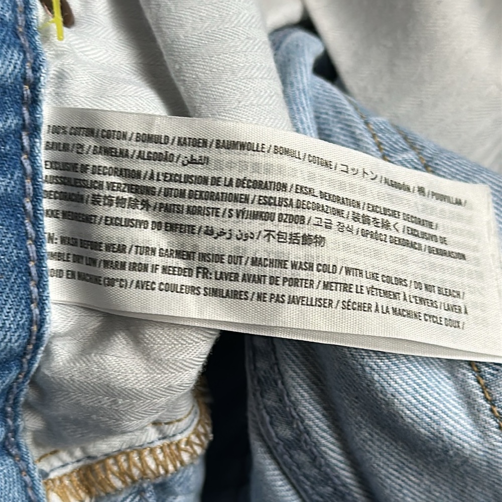 Abercrombie and Fitch Annie Girlfriend Light Wash Distressed Ripped Jeans SHORT - Picture 8 of 8